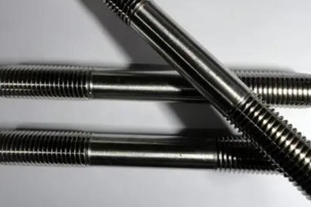 如何解決注塑機(jī)螺桿有轉(zhuǎn)速顯示但擠不出物料的問題？