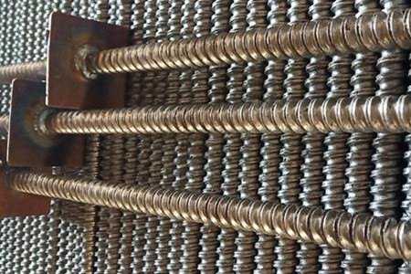 如何解決注塑機(jī)螺桿有轉(zhuǎn)速顯示但擠不出物料的問題？