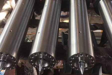 橡膠擠出機螺桿機筒使用什么材質？